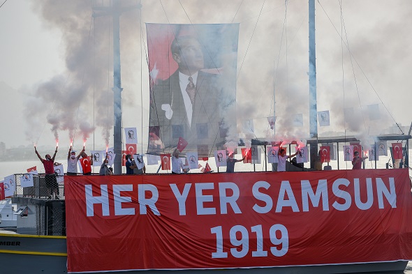  Denizde Türk bayrağı açıldı