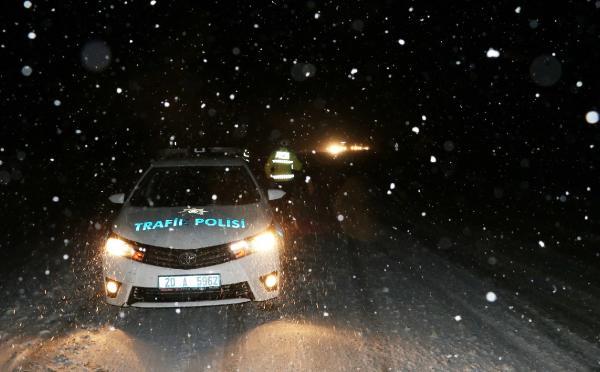 DENİZLİ'nin yüksek kesimlerde etkili olan kar yağışı hayatı olumsuz etkiledi.