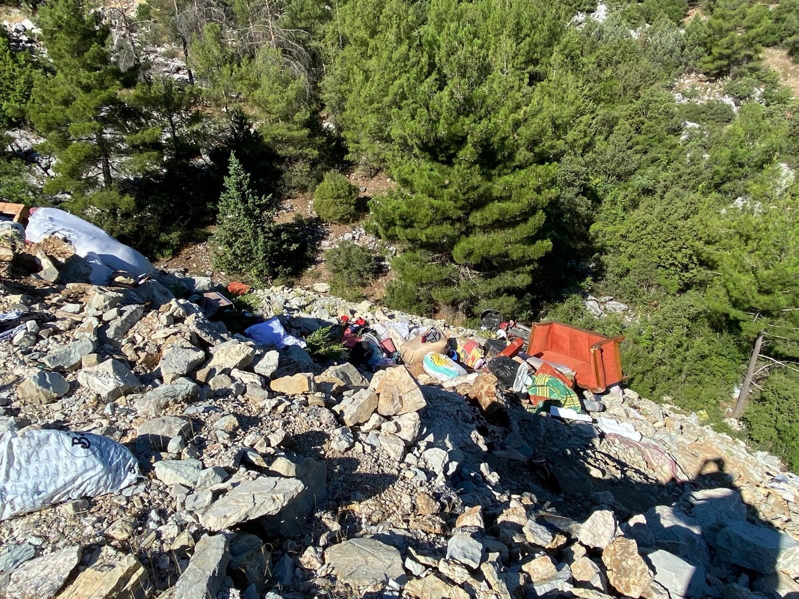 Deprem sarstı, kaza yıktı: “Kıyafetimiz bile kalmadı”