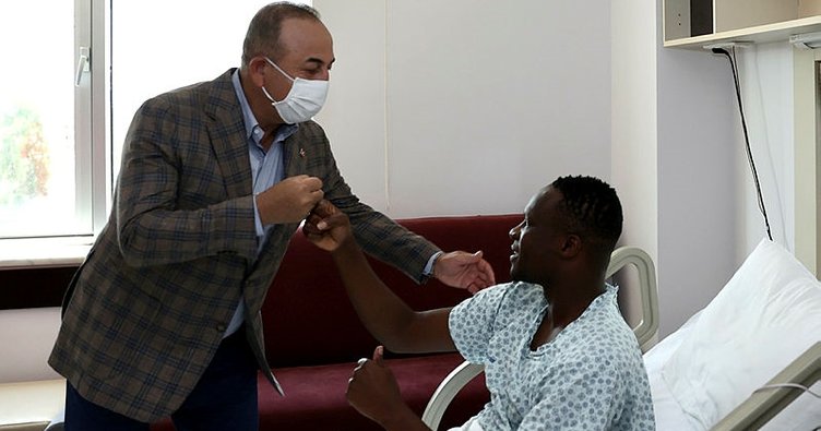 Dışişleri Bakanı Mevlüt Çavuşoğlu kalp spazmı geçiren Babacar'ı ziyaret etti