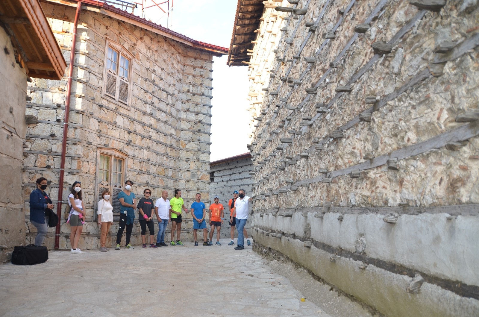 Düğmeli evleriyle ünlü Antalya'nın İbradı ilçesi  izole tatili seçenlerin uğrak yeri haline geldi.