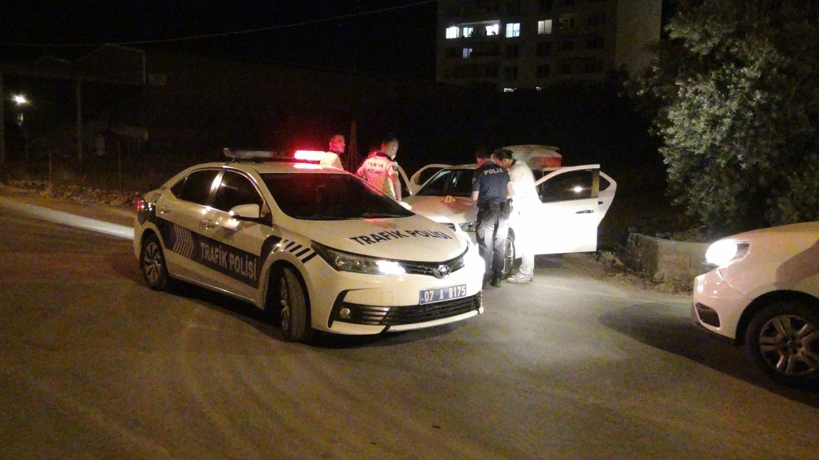 Dur İhtarına uymayan plakası başka araca ait olan otomobil ile polis arasında kovalamaca yaşandı