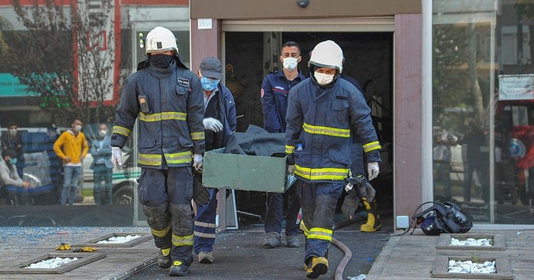 Elektrik panosundaki patlamayla birlikte çıkan yangında döşeme ustası Bülent Yaman (42) hayatını kaybetti.