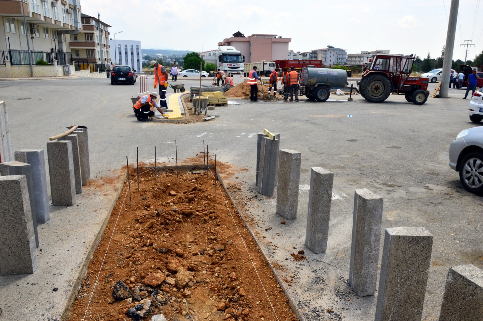 Emek Mahallesinde kaldırım çalışması