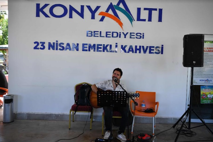 EMEKLİLER KONSERLE EĞLENDİ