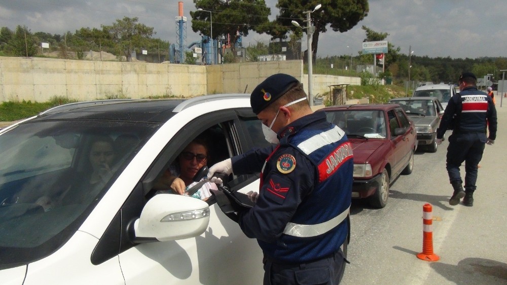 En çok kaza yaşanan yola ''yaşam tüneli'' çadırı