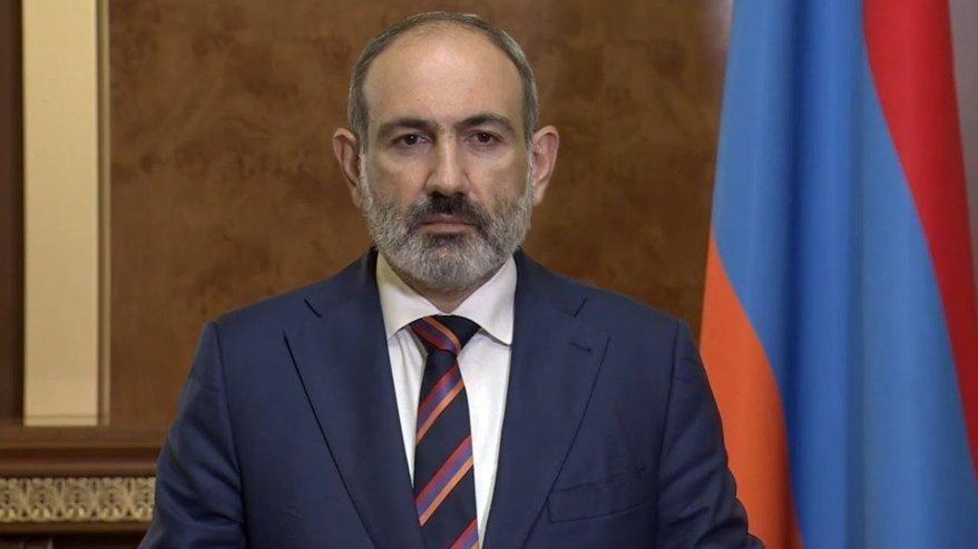Ermenistan’ın savunma bakanı da istifa etti