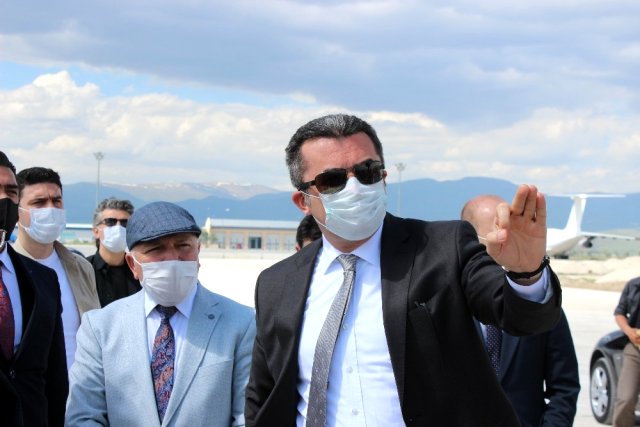 Erzurum Havalimanı pisti bitmeyince Vali çıldırdı: Utancımdan sokağa çıkamam