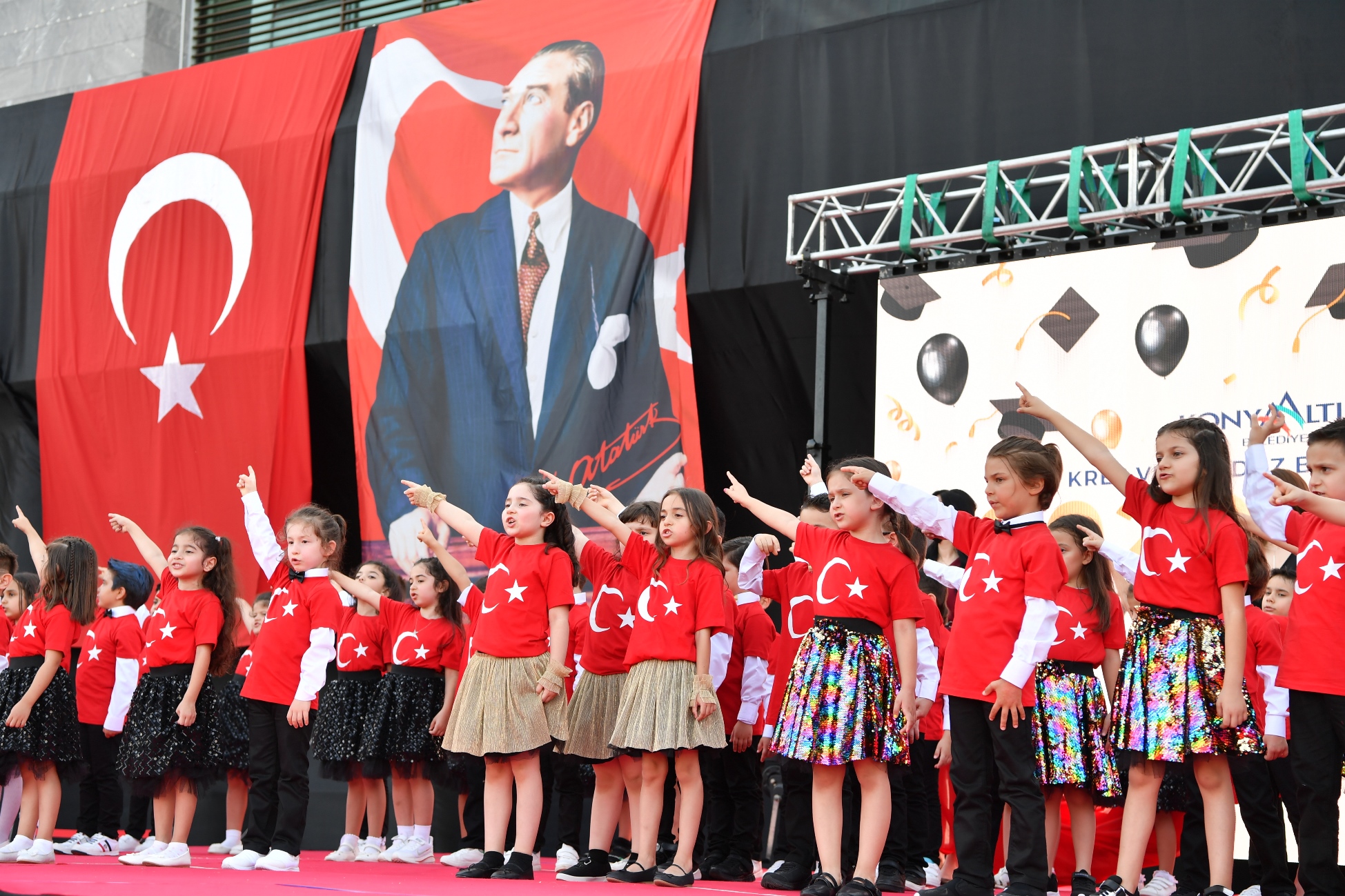 Esen: Çocuklarımızı geleceğe hazırlıyoruz