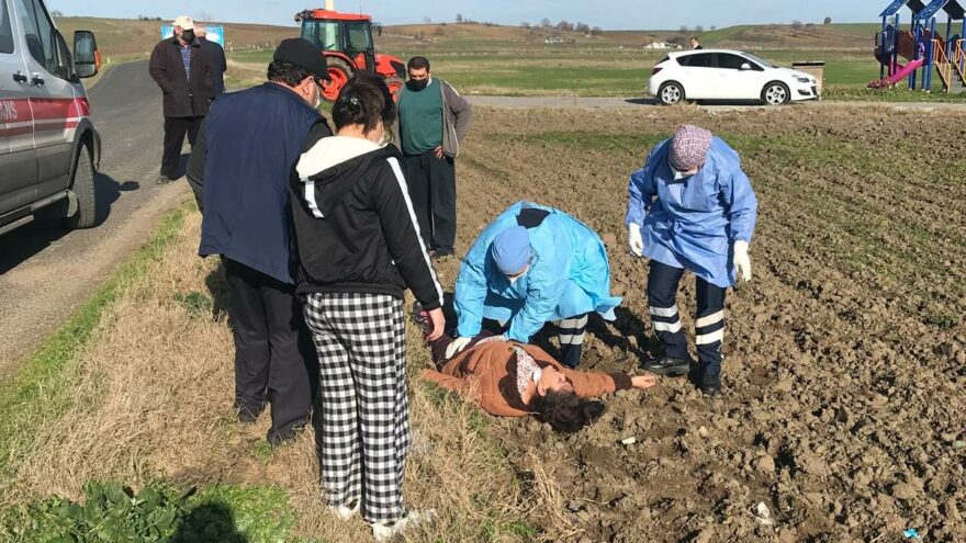 Eşine kızan kadın kendini arabadan attı