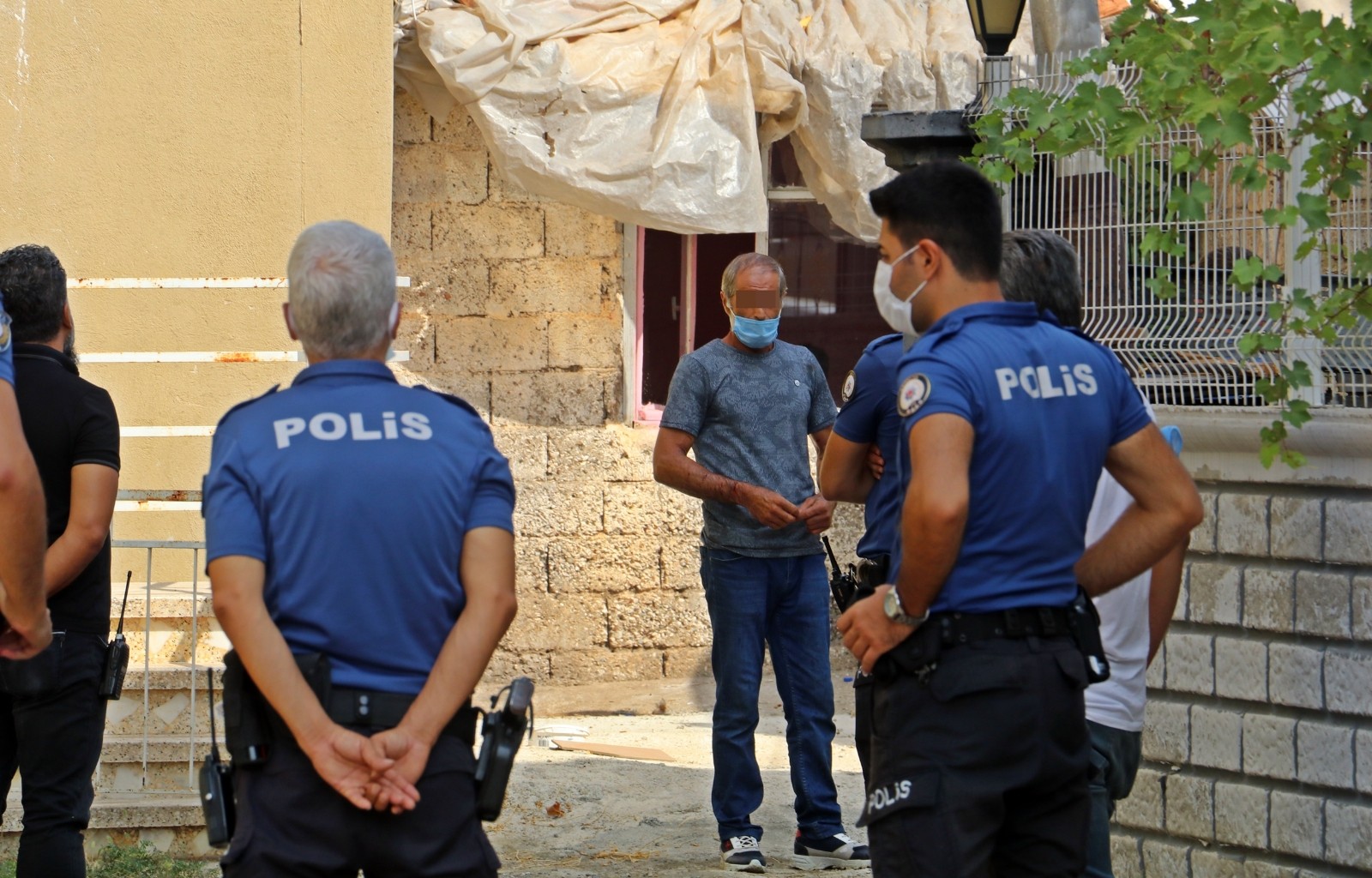 Eşinin KADES butonuna bastığını Polisin gelmesiyle öğrenen koca çılgına döndü