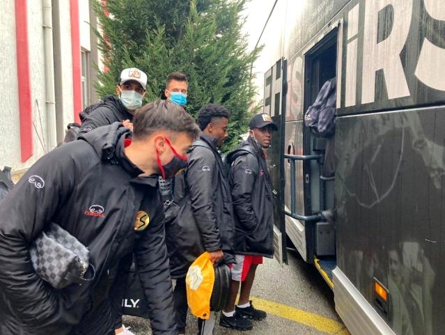 Eskişehirspor, devre arası kampı için Antalya'ya hareket etti