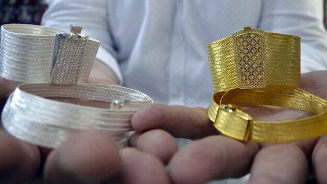 Evlenecek çiftler, altın fiyatlarının artmasıyla düğün takısı olarak gümüşe yöneldi