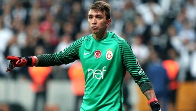 Fernando Muslera Galatasaray'la sözleşmesini 2023'e kadar uzatıyor