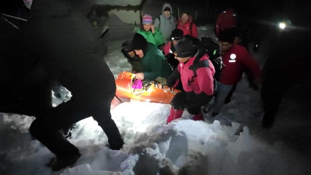 Feslikan yaylasına geziye giden 28 kişi donmak üzereyken  Jandarma ve UMKE ekipleri tarafından kurtarıldı.