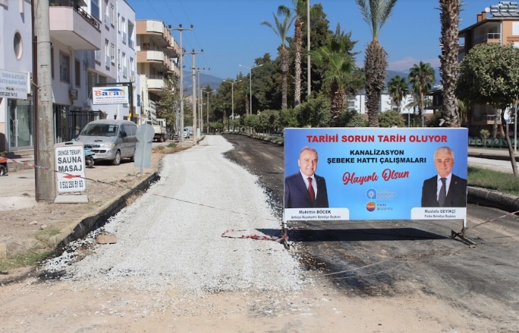 FİNİKE’DE ALT YAPI ÇALIŞMASINDA BOZULAN YOLLAR ASFALTLANIYOR