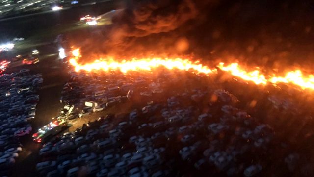 Florida'da 18 saat süren yangında 3 bin 500 araç alev alev yandı