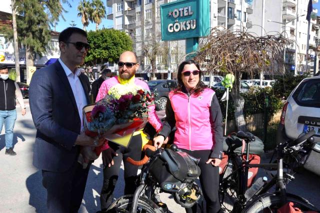 Fransa'dan  Mersin'in Silifke ilçesine 8 bin 500 kilometre pedal çevirip Down Sendromu ve Otizmli çocuklara dikkat çekmek istediler