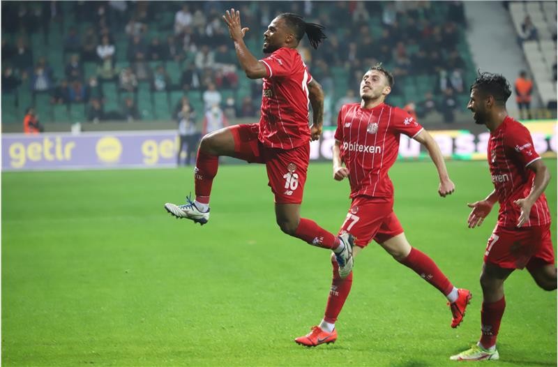 FT Antalyaspor bu sezon ilk deplasman galibiyetini GZT Giresunspor karşısında elde etti