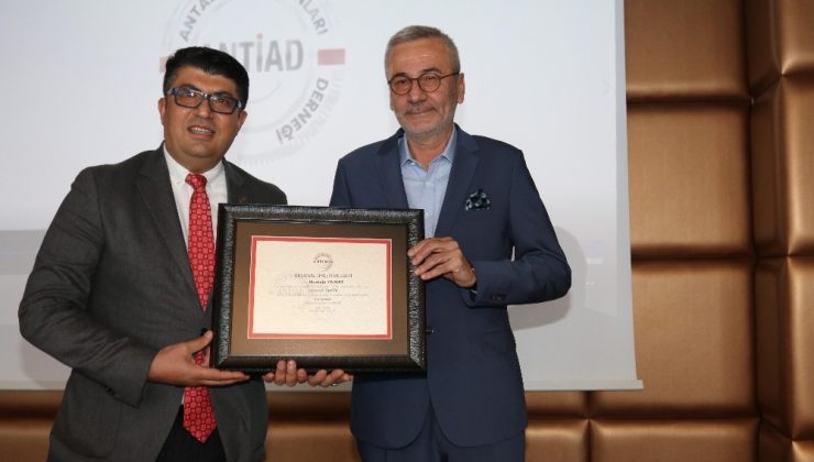 FTA Antalyaspor Başkanı Mustafa Yılmaz, Antalya İş İnsanları Derneği (ANTİAD) Onursal Üyesi oldu.