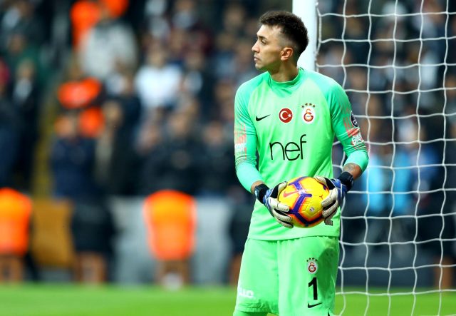 Galatasaray, Muslera'nın maaşını düşürerek sözleşmesini 2024'e kadar uzatacak