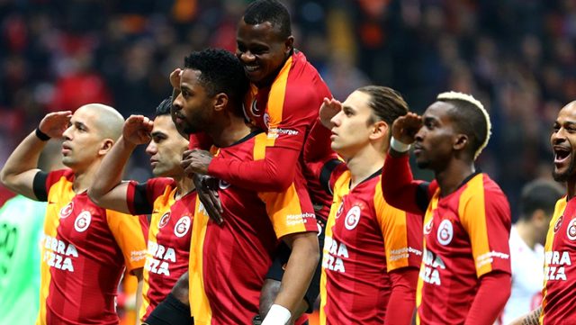 Galatasaray, oyuncularla görüşme yapacak ve maaşlarında indirime gitmesini isteyecek
