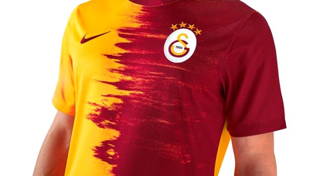 Galatasaray, yeni sezonda giyeceği formaları tanıttı! 