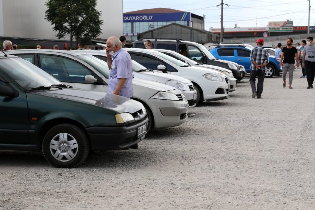 Galericilerden ikinci el araç alacaklara uyarı: Fiyatlar 3 ay içinde düşecek