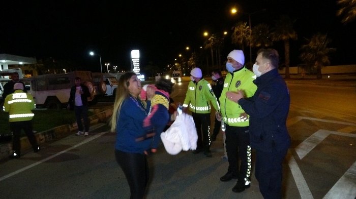 Gazetecileri kucağındaki çocuğunu yere atıp öldürmekle tehdit etti..