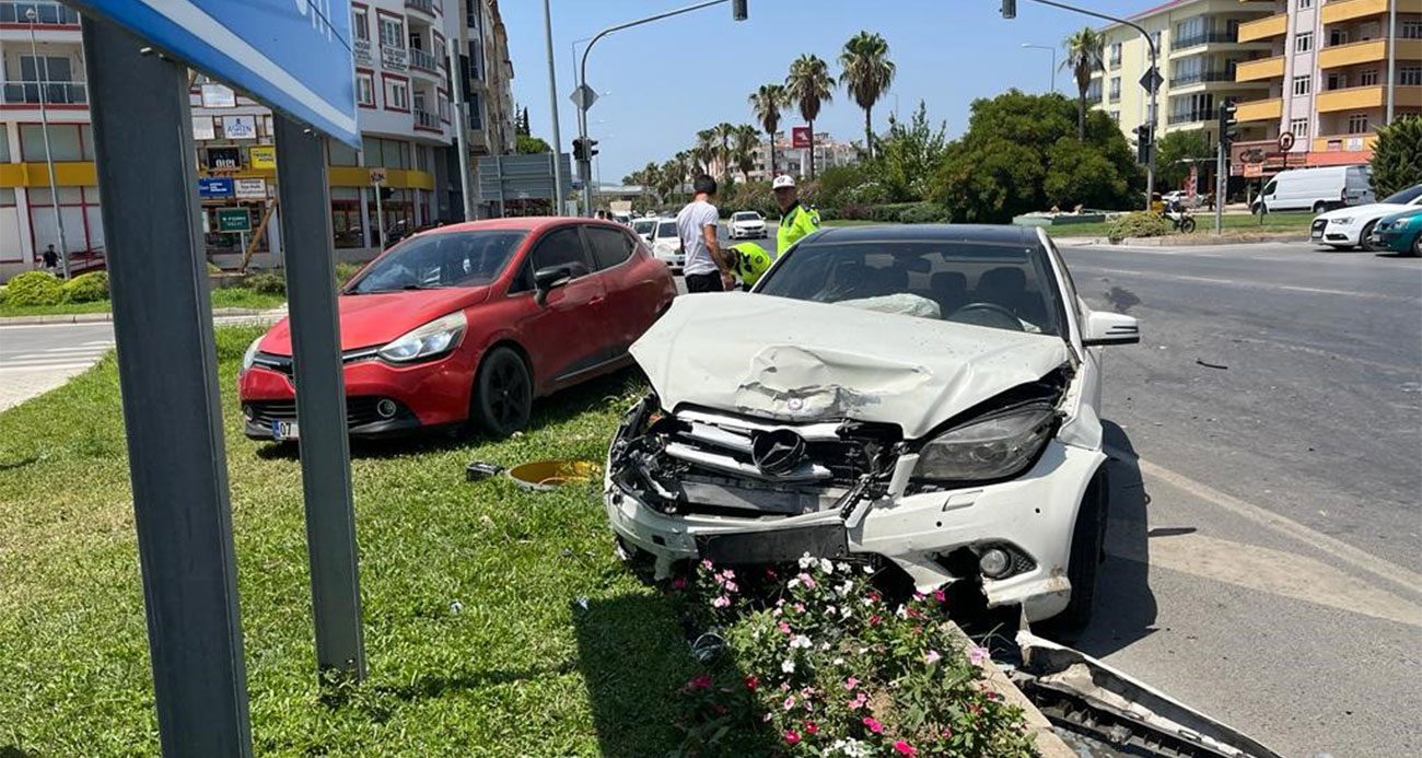 Gazipaşa’da iki otomobil çarpıştı: 2’si çocuk 4 kişi yaralandı