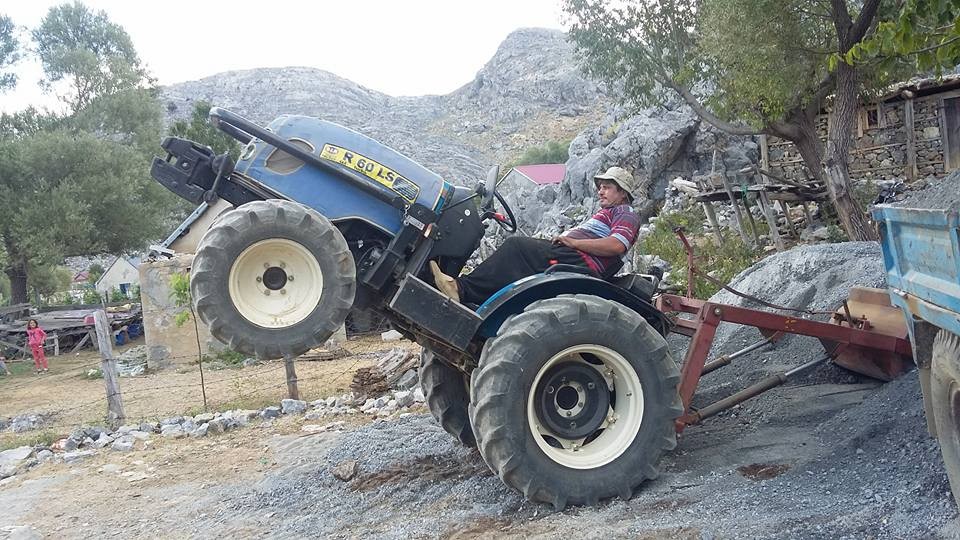 Gazipaşa ilçesinde traktörün devrilmesi sonucu 1 kişi hayatını kaybetti