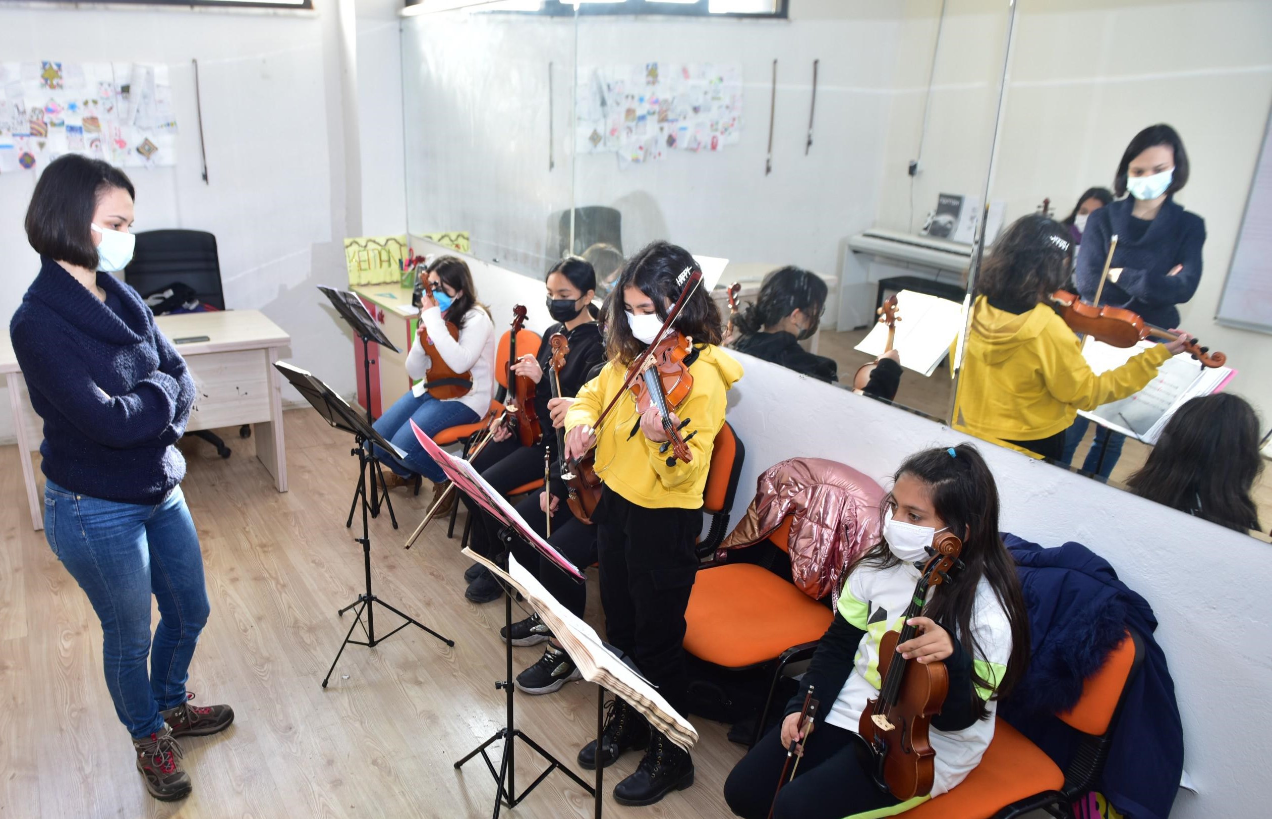 Geleceğin müzisyenleri Kepez’de yetişiyor