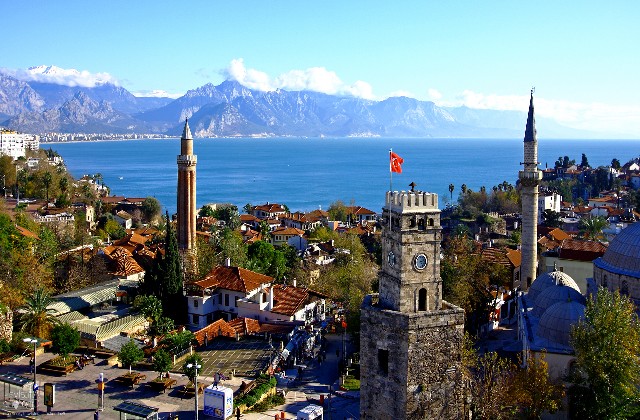 Genelgede Antalya'ya sokağa çıkma yasağı yok!