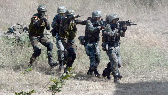 Gerginliğin arttığı Himalayalar sınırına Çin ve Hindistan binlerce asker gönderdi