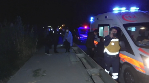 Göçmenleri silah zoruyla tekneden attılar 2 göçmen kayıp