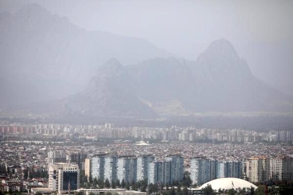 Gökyüzündeki toz, yağmurla birlikte çamura dönebilir