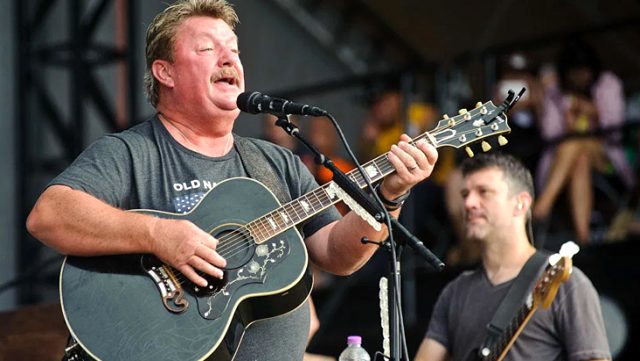 Grammy ödüllü müzisyen Joe Diffie koronavirüs nedeniyle hayatını kaybetti