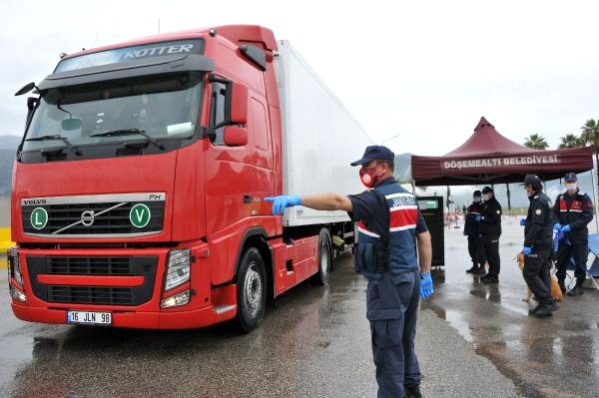 Haftanın son gününde Antalya'ya giriş- çıkışlarda trafik sakin