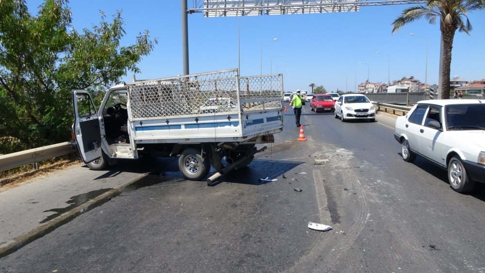 Hareket halinde motor kaputunu kapatmak isterken kazaya sebeb oldu