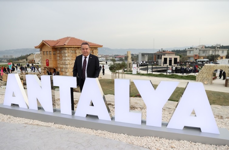 HATAY BÜYÜKŞEHİR BELEDİYE BAŞKANI DOÇ. DR. LÜTFÜ SAVAŞ, ANTALYA BAHÇESİNİ TANITTI