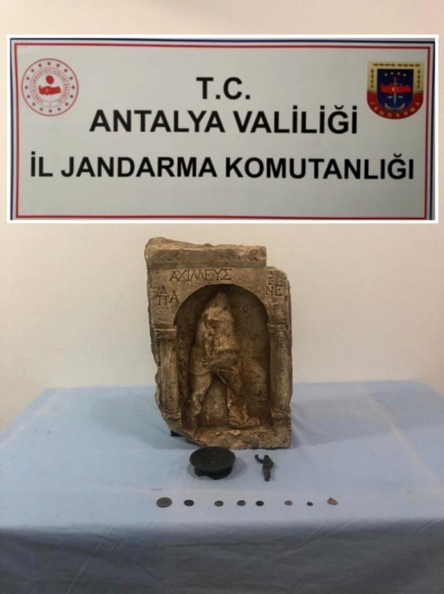 Hazine avcıları 1400 yıllık tarihi eserlerle yakalandı