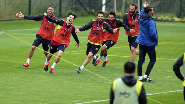 Hazırlık maçı yapmak isteyen Fenerbahçe'ye TFF'den izin çıkmadı