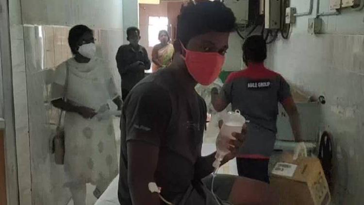 Hindistan’da gizemli hastalık: 300 kişi hastanelik oldu