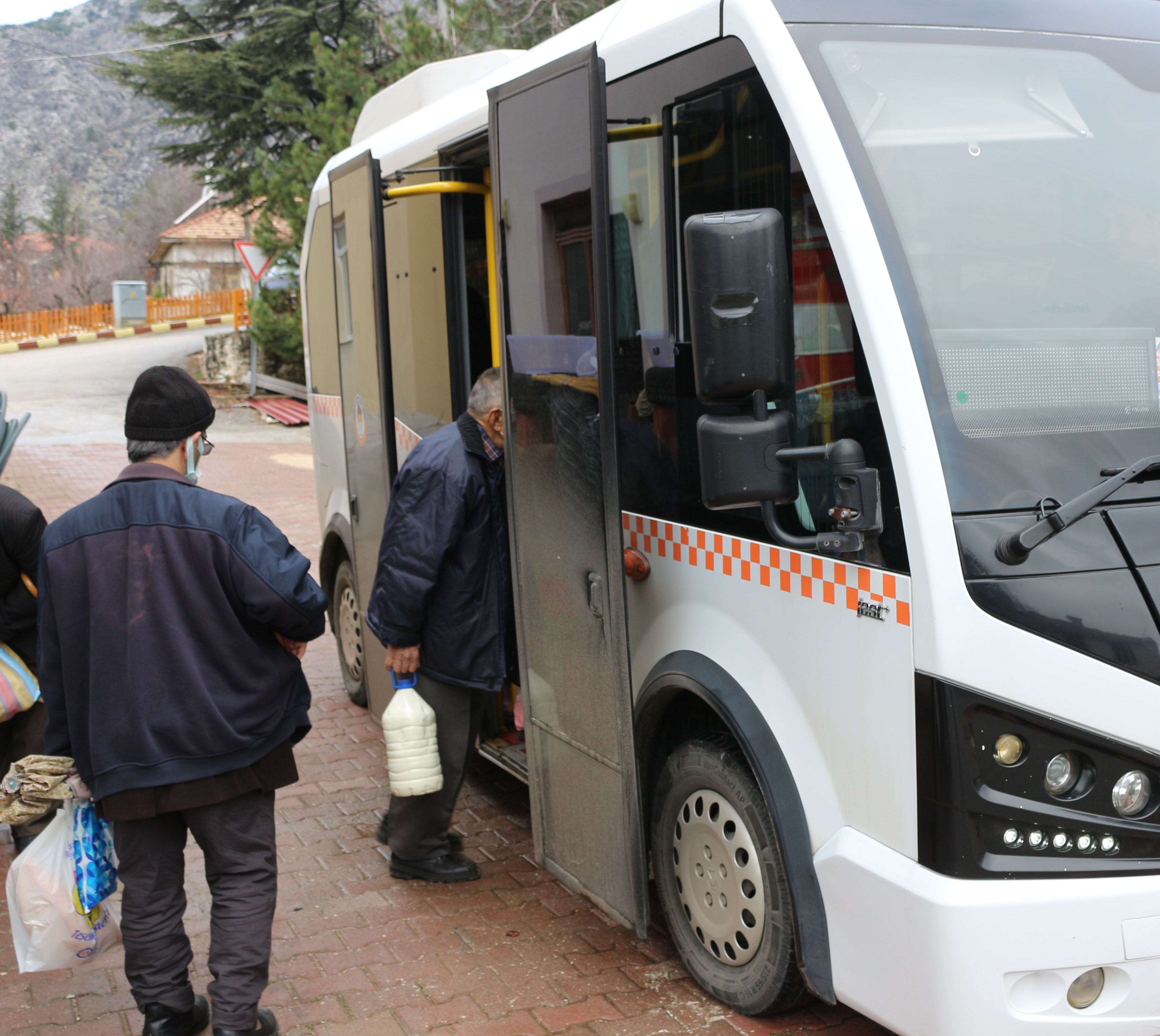 İbradı'da ücretsiz ulaşım takdir topluyor