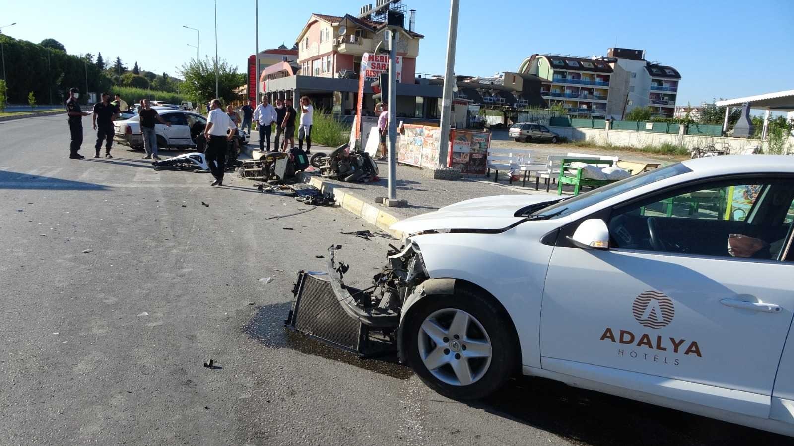 İki otomobilin çarpışması sonucu meydana gelen trafik kazasında 2 kişi yaralandı