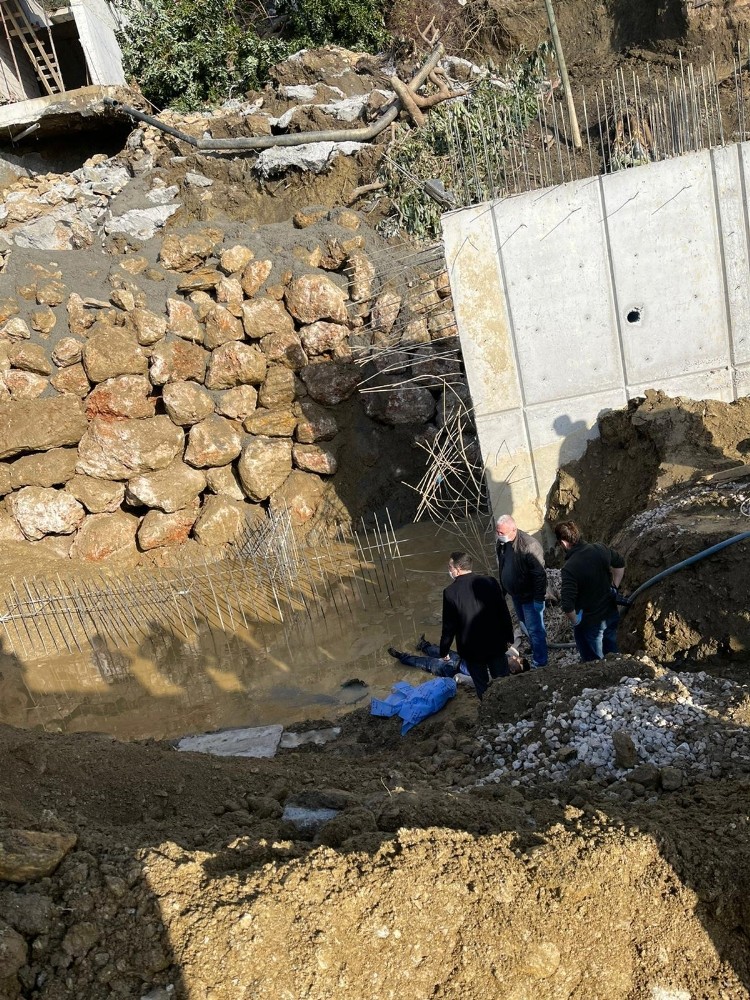 inşaat alanında biriken suyu boşaltmak için makineyi çalıştırdığı sırada elektrik akımına kapılan 34 yaşındaki işçi yaşamını yitirdi