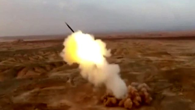 İran, askeri tatbikatında ilk kez yerin altından balistik füze ateşledi