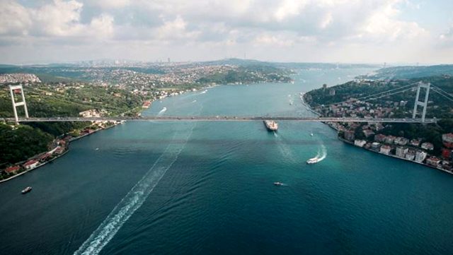 İstanbul Boğazı'nın kıyısındaki bir ilçede çekirdek yemek artık yasak