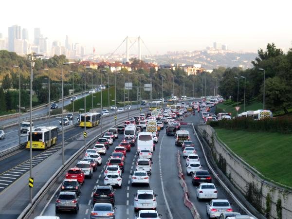 İstanbul'da kademeli mesai uygulaması bugün başladı