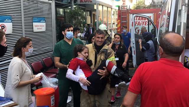 İstanbul'da panik anları! Hastanenin acil servis tavanı çöktü: 1 yaralı
